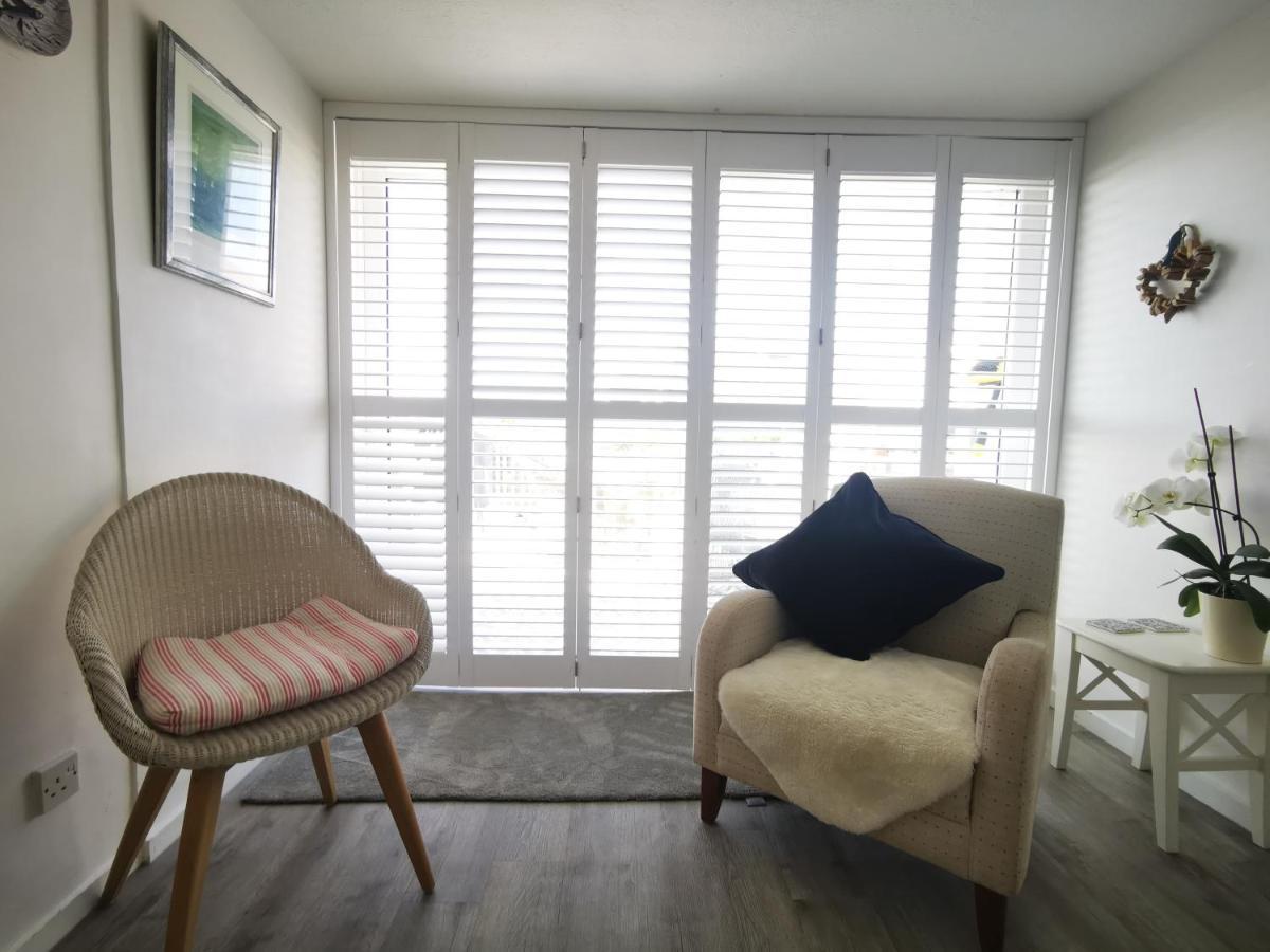 Sea View 3 Bedroom Seaside Property Τσίτσεστερ Εξωτερικό φωτογραφία