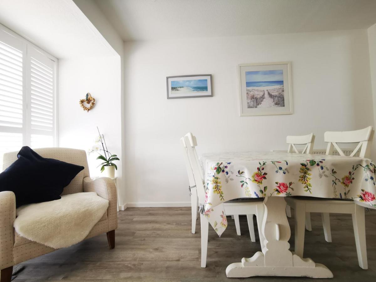 Sea View 3 Bedroom Seaside Property Τσίτσεστερ Εξωτερικό φωτογραφία