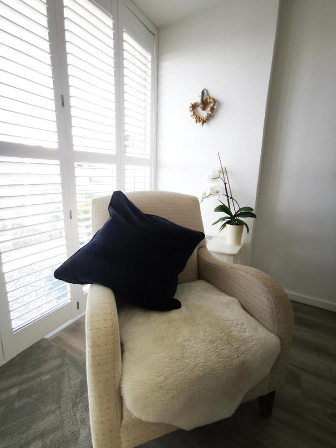Sea View 3 Bedroom Seaside Property Τσίτσεστερ Εξωτερικό φωτογραφία